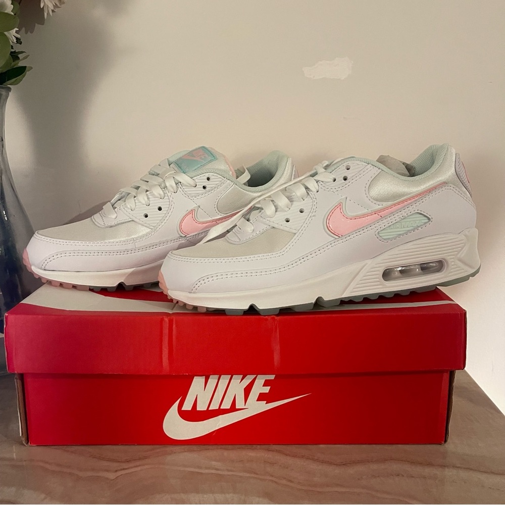 Nike Women’s Air Max 90 White / Arctic Punch - Picture 10 of 11